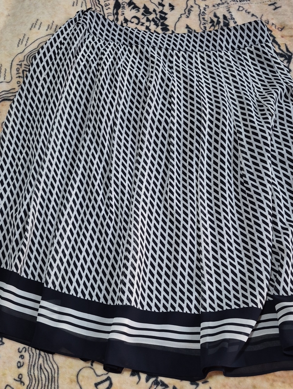 Talbots Size 10 Geometric Print A-Line Skirt Side Zip Lined - Picture 9 of 10